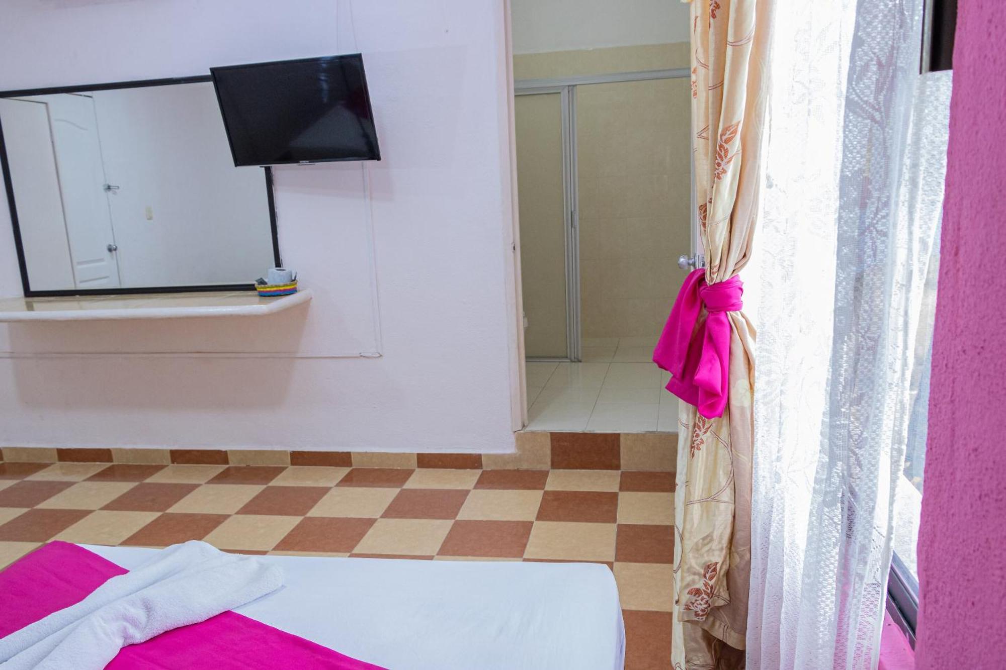Oyo Hotel Marias,Aeropuerto Internacional De Chetumal Bagian luar foto