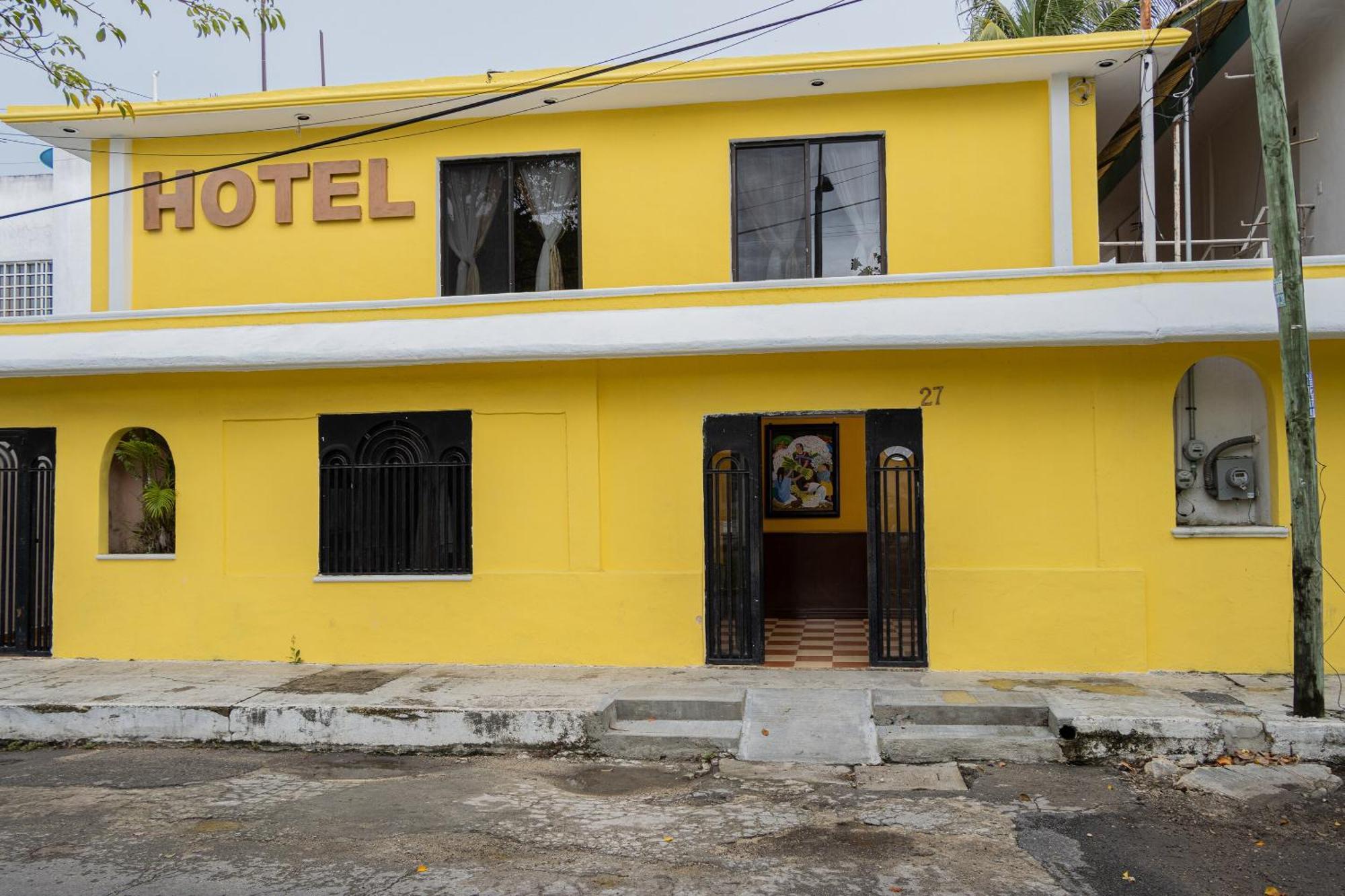 Oyo Hotel Marias,Aeropuerto Internacional De Chetumal Bagian luar foto