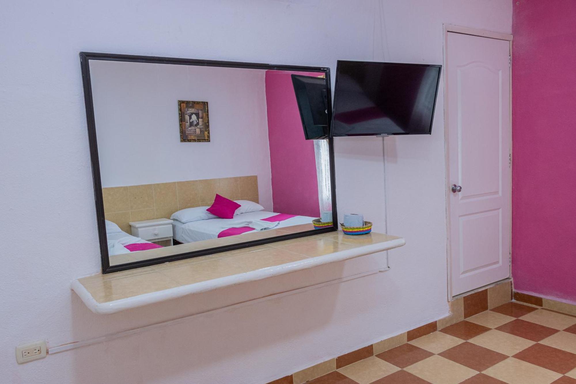 Oyo Hotel Marias,Aeropuerto Internacional De Chetumal Bagian luar foto