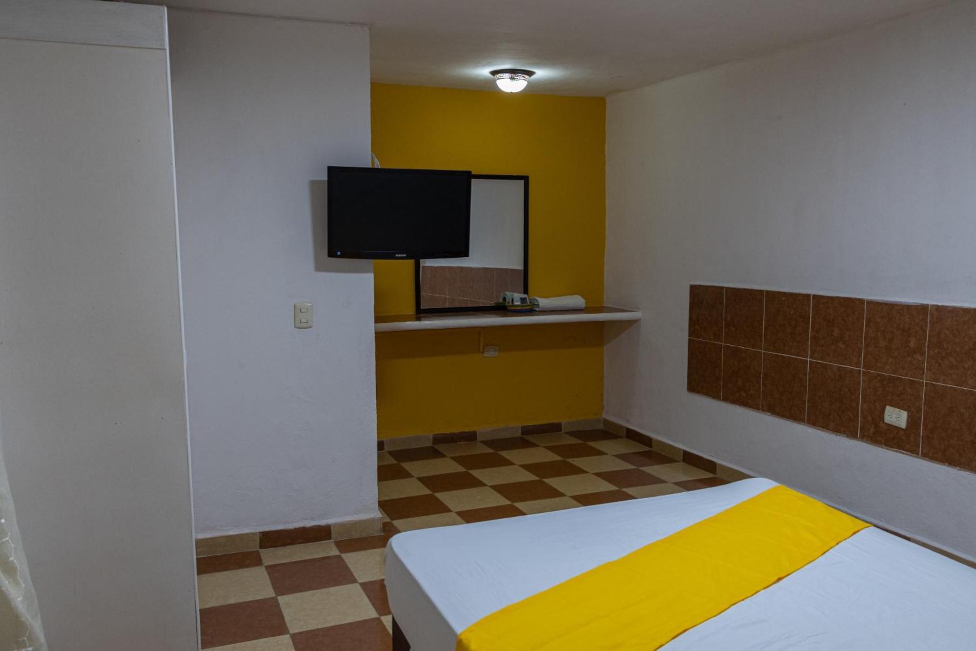 Oyo Hotel Marias,Aeropuerto Internacional De Chetumal Bagian luar foto
